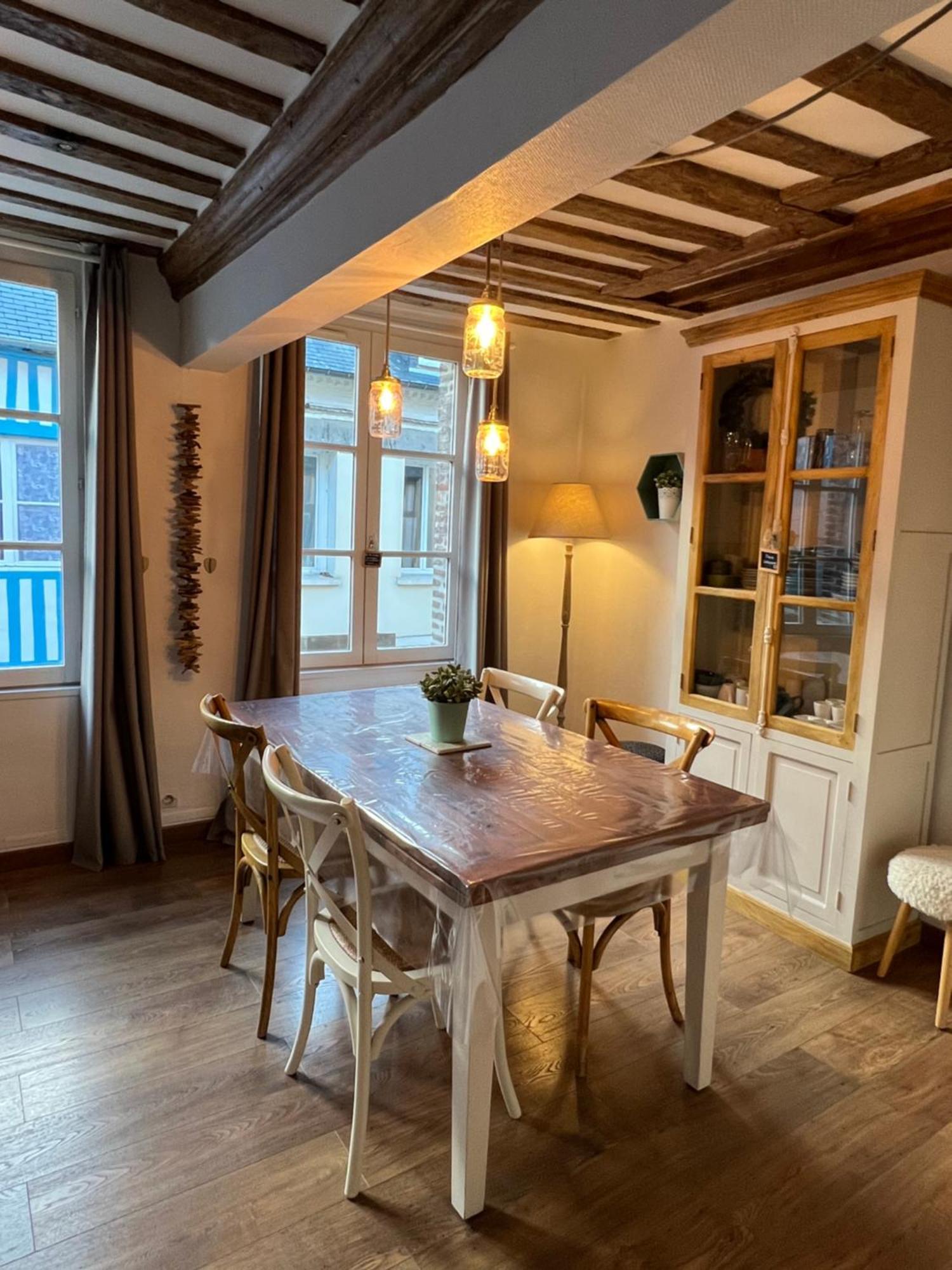Une Pause Chez Julien, Appartement Lumineux Et Idealement Situe! Honfleur Exteriör bild